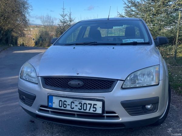 Ford Focus Saloon, Petrol, 2006, Silver