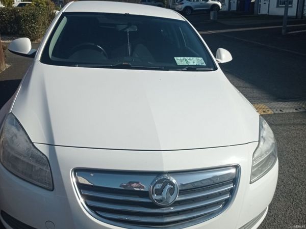 Vauxhall Insignia Hatchback, Diesel, 2013, White