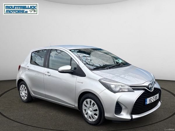 Toyota Yaris Hatchback, Petrol Hybrid, 2015, Silver
