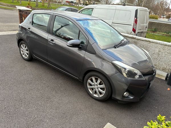 Toyota Yaris Hatchback, Petrol Hybrid, 2013, Grey