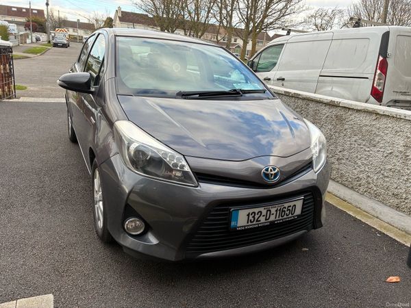 Toyota Yaris Hatchback, Petrol Hybrid, 2013, Grey
