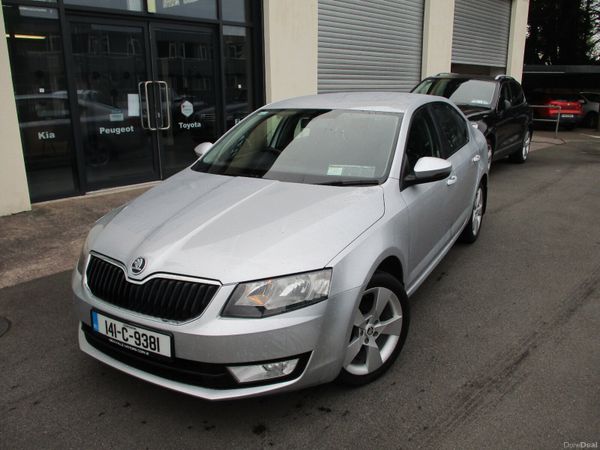 Skoda Octavia Saloon, Petrol, 2014, Silver