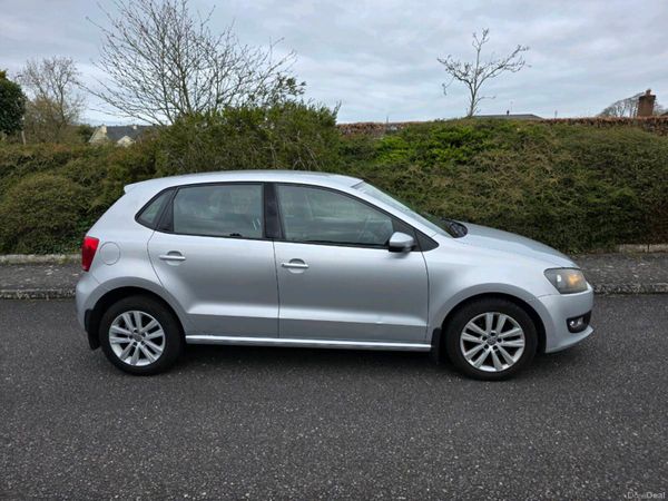 Volkswagen Polo Hatchback, Petrol, 2014, Silver