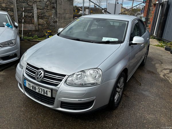 Volkswagen Jetta Saloon, Diesel, 2011, Silver