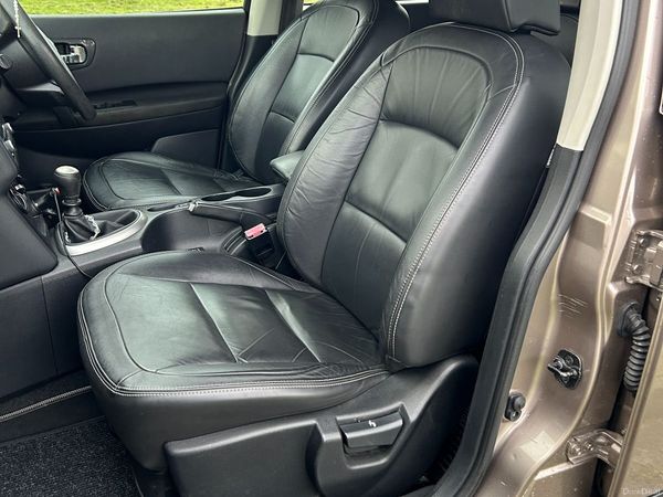 Nissan Qashqai MPV, Diesel, 2013, Brown