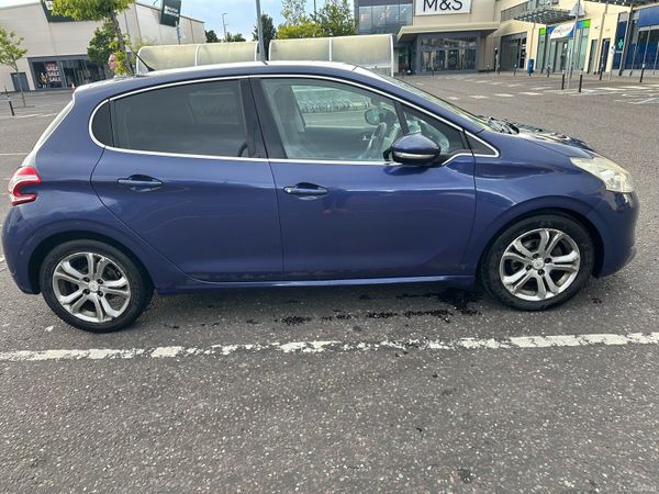 Peugeot 208 Hatchback, Petrol, 2013, Blue