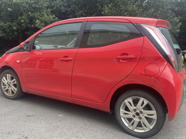 Toyota Aygo Hatchback, Petrol, 2014, Red
