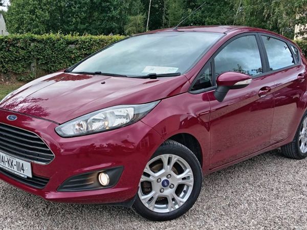 Ford Fiesta Hatchback, Petrol, 2014, Red
