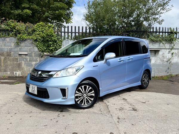 Honda Freed MPV, Petrol Hybrid, 2015, Blue