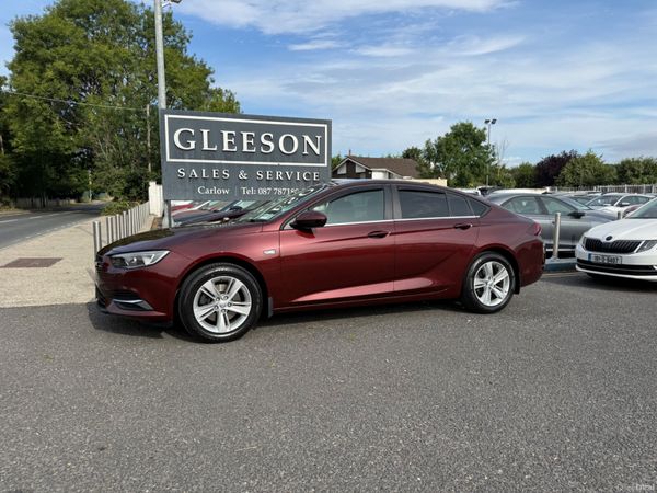 Opel Insignia Hatchback, Diesel, 2018, Red