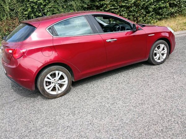 Alfa Romeo Giulietta Hatchback, Diesel, 2012, Red