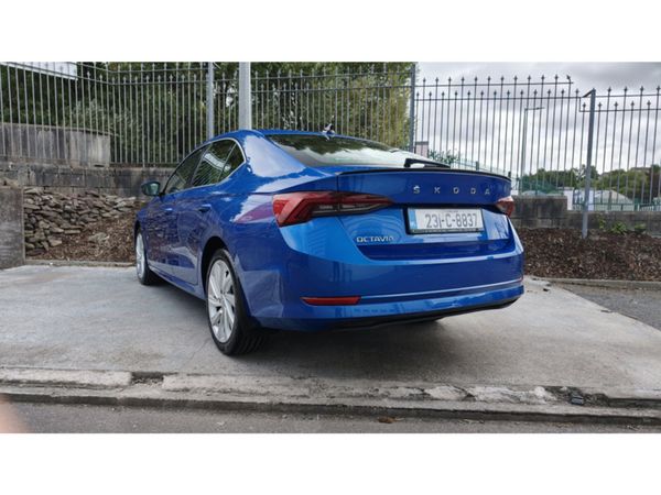 Skoda Octavia Saloon, Diesel, 2023, Blue