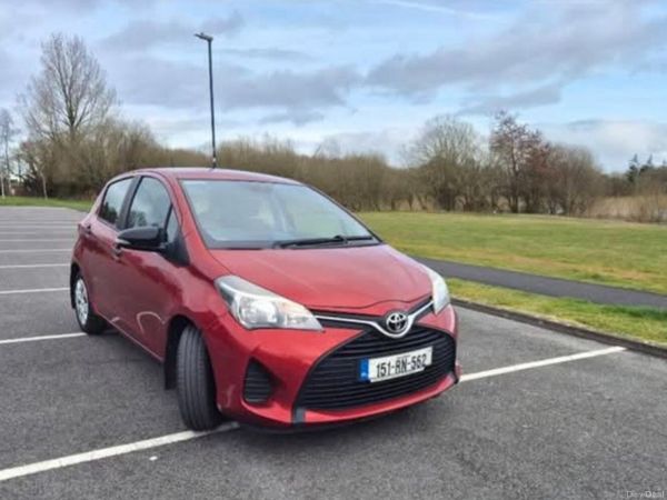Toyota Yaris Hatchback, Petrol, 2015, Red
