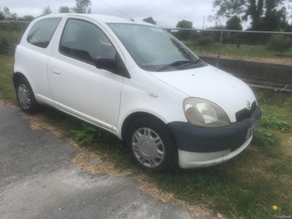Toyota Yaris Hatchback, Petrol, 2000, White