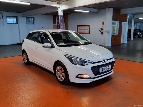 Hyundai i20 Hatchback, Petrol, 2016, White