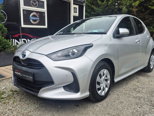 Toyota Yaris Hatchback, Petrol Hybrid, 2021, Silver