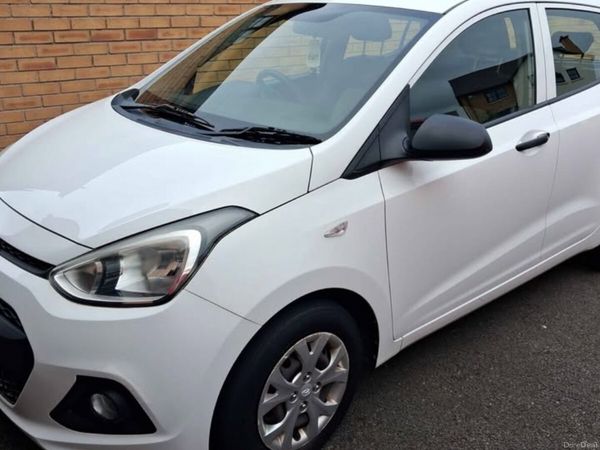Hyundai i10 Hatchback, Petrol, 2015, White