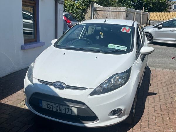 Ford Fiesta Hatchback, Petrol, 2013, White