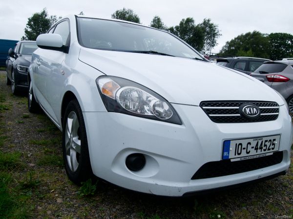 Kia Ceed Hatchback, Petrol, 2010, White
