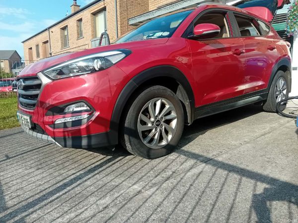 Hyundai Tucson SUV, Diesel, 2017, Red