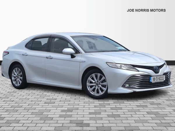 Toyota Camry Saloon, Petrol Hybrid, 2018, White