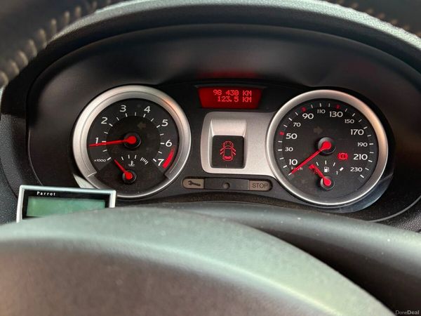 Renault Clio Hatchback, Petrol, 2007, Yellow