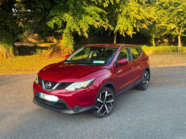 Nissan Qashqai SUV, Petrol, 2017, Red