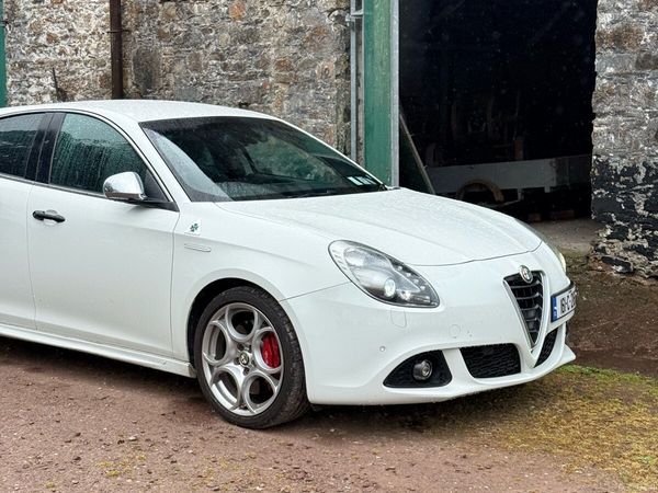 Alfa Romeo Giulietta Hatchback, Petrol, 2016, White