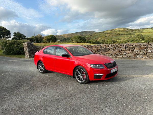 Skoda Octavia Saloon, Diesel, 2015, Red