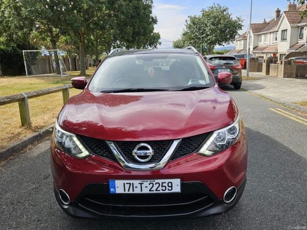 Nissan Qashqai SUV, Diesel, 2017, Red