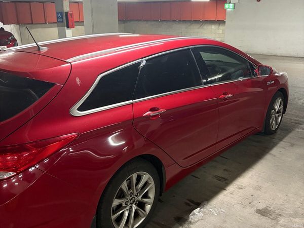 Hyundai i40 Estate/Jeep, Diesel, 2015, Red