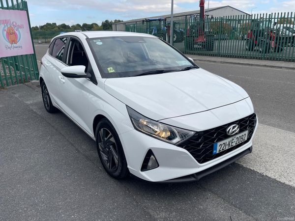 Hyundai i20 Hatchback, Petrol, 2022, White