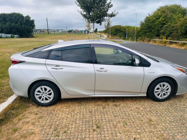 Toyota Prius Hatchback, Petrol Hybrid, 2016, Silver