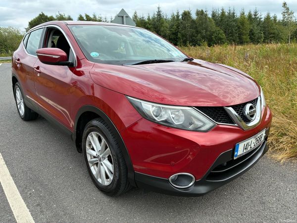 Nissan Qashqai Hatchback, Diesel, 2014, Red