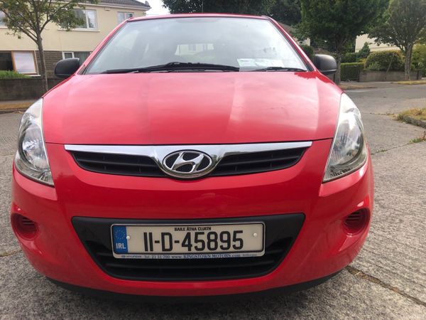 Hyundai i20 Hatchback, Petrol, 2011, Red