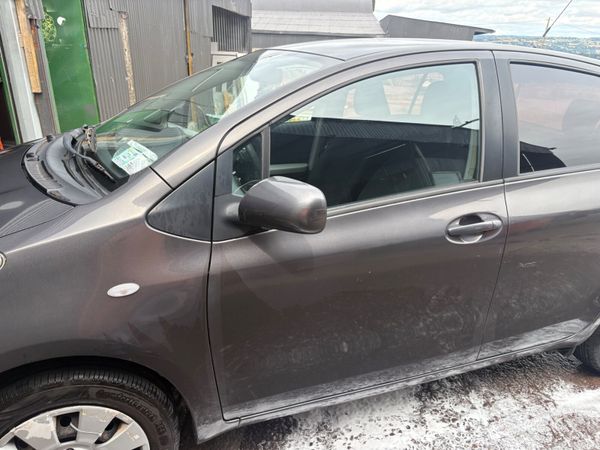 Toyota Yaris Hatchback, Petrol, 2011, Grey