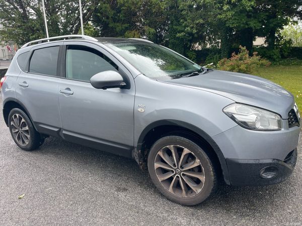 Nissan Qashqai Hatchback, Diesel, 2012, Grey