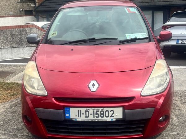 Renault Clio Hatchback, Petrol, 2011, Red