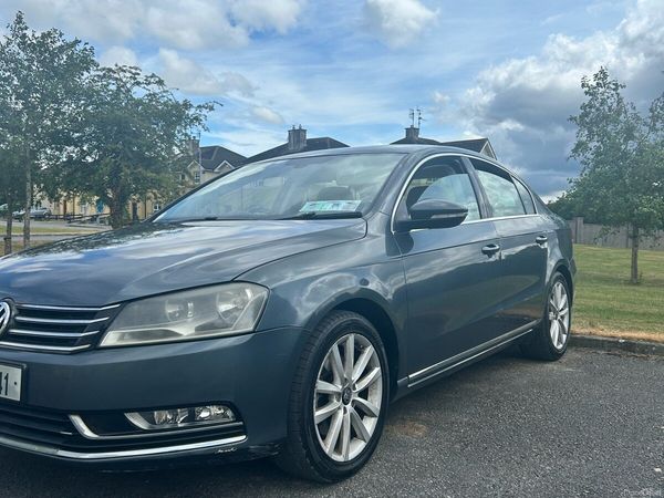Volkswagen Passat Saloon, Diesel, 2012, Grey