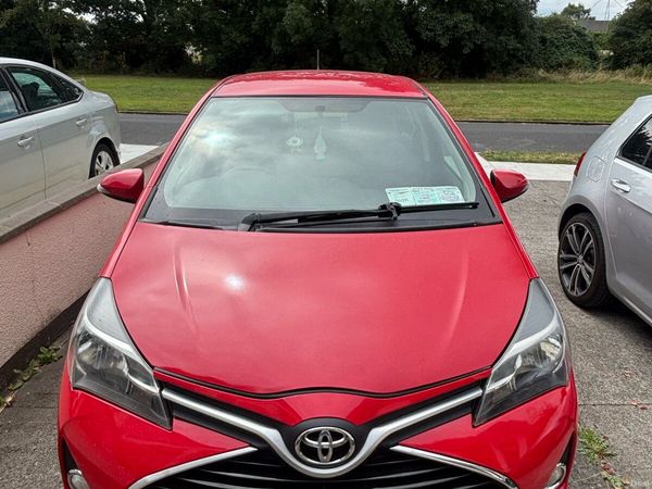 Toyota Yaris Hatchback, Petrol, 2016, Red