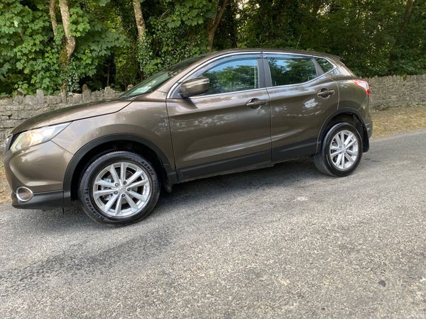 Nissan Qashqai Hatchback, Diesel, 2014, Brown