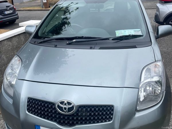 Toyota Yaris Hatchback, Petrol, 2007, Silver