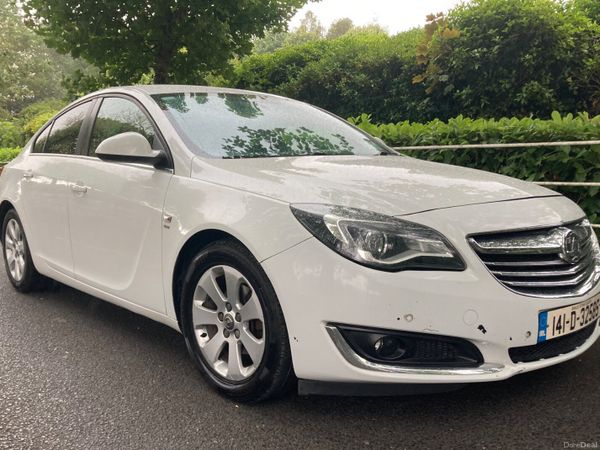 Opel Insignia Hatchback, Diesel, 2014, White
