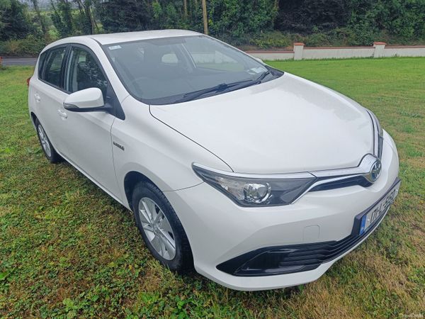 Toyota Auris Hatchback, Petrol Hybrid, 2017, White