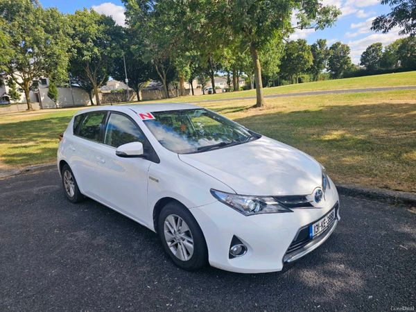 Toyota Auris Hatchback, Petrol Hybrid, 2013, White