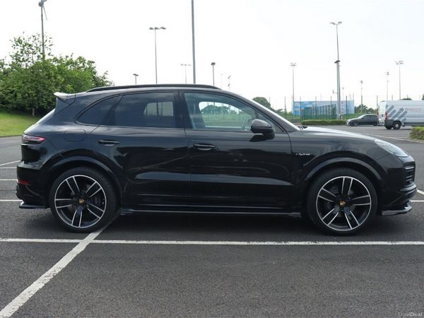 Porsche Cayenne SUV, Petrol Hybrid, 2022, Black