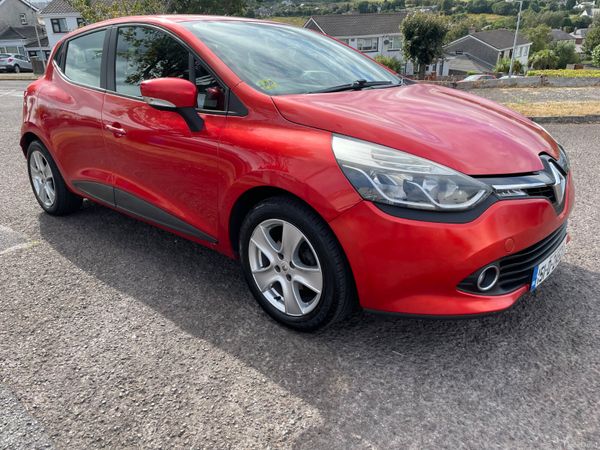 Renault Clio Hatchback, Petrol, 2015, Red