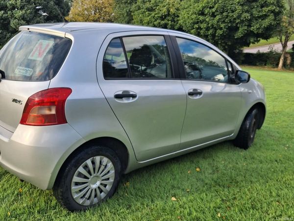 Toyota Yaris Hatchback, Petrol, 2007, Silver