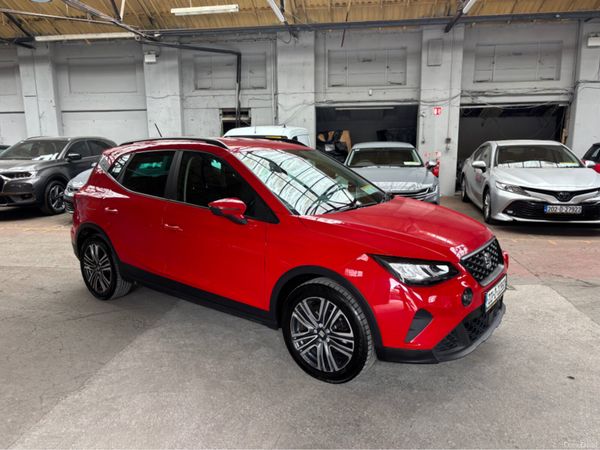 SEAT Arona Hatchback, Petrol, 2022, Red