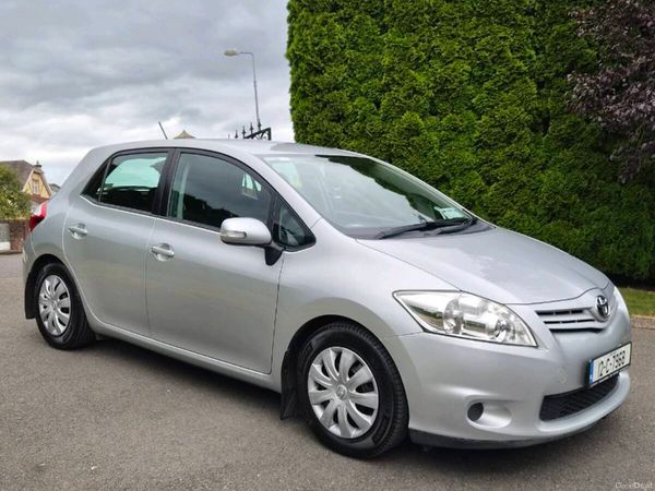 Toyota Auris Hatchback, Diesel, 2012, Silver